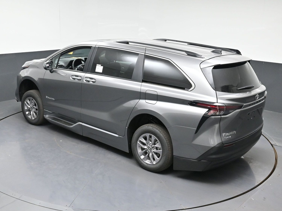 New 2026 Toyota Sienna XLE Base