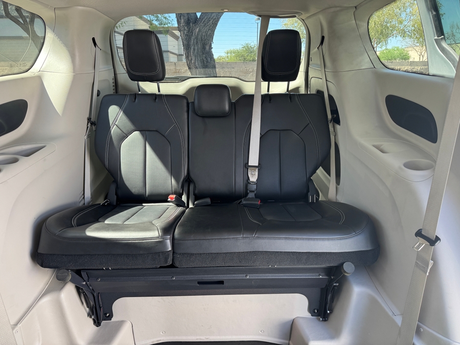 PRE OWNED 2023 Chrysler Pacifica Touring L
