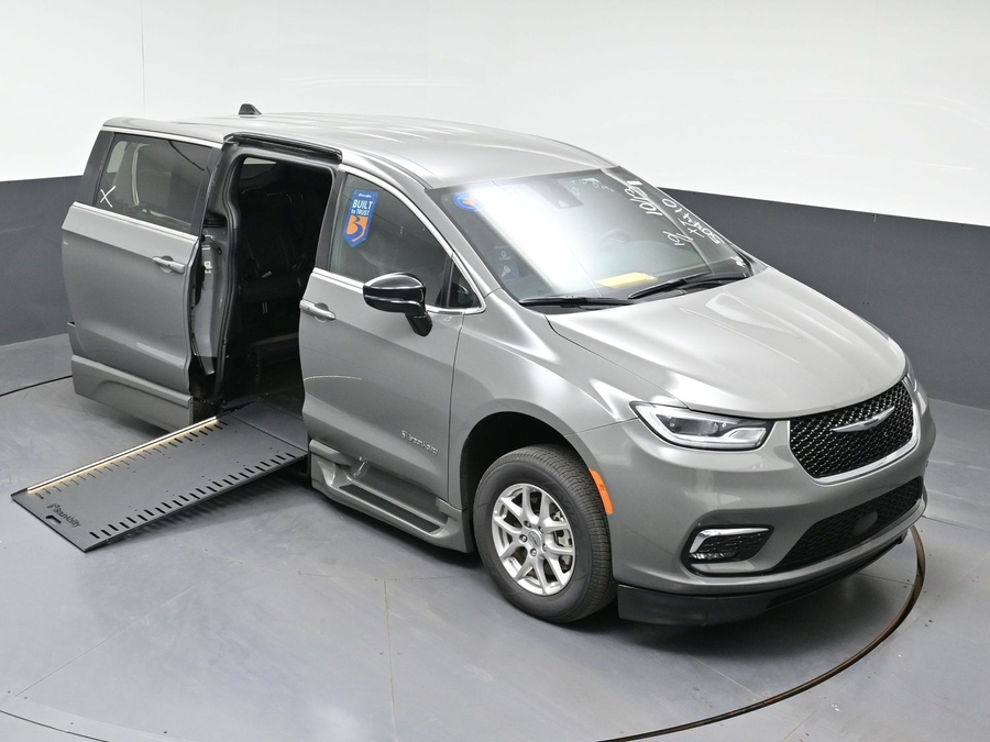 CERTIFIED PRE-OWNED 2025 Chrysler Pacifica Select
