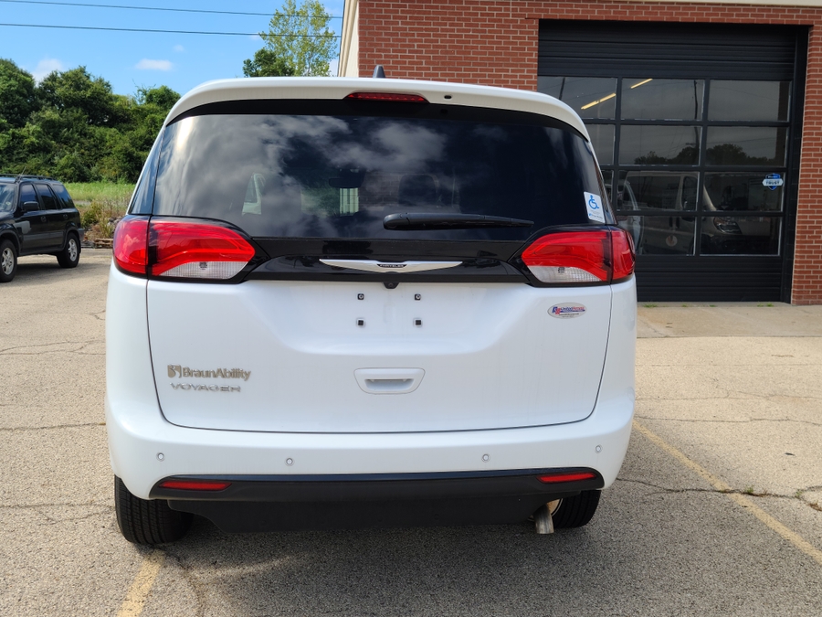 PRE OWNED 2025 Chrysler Voyager LX