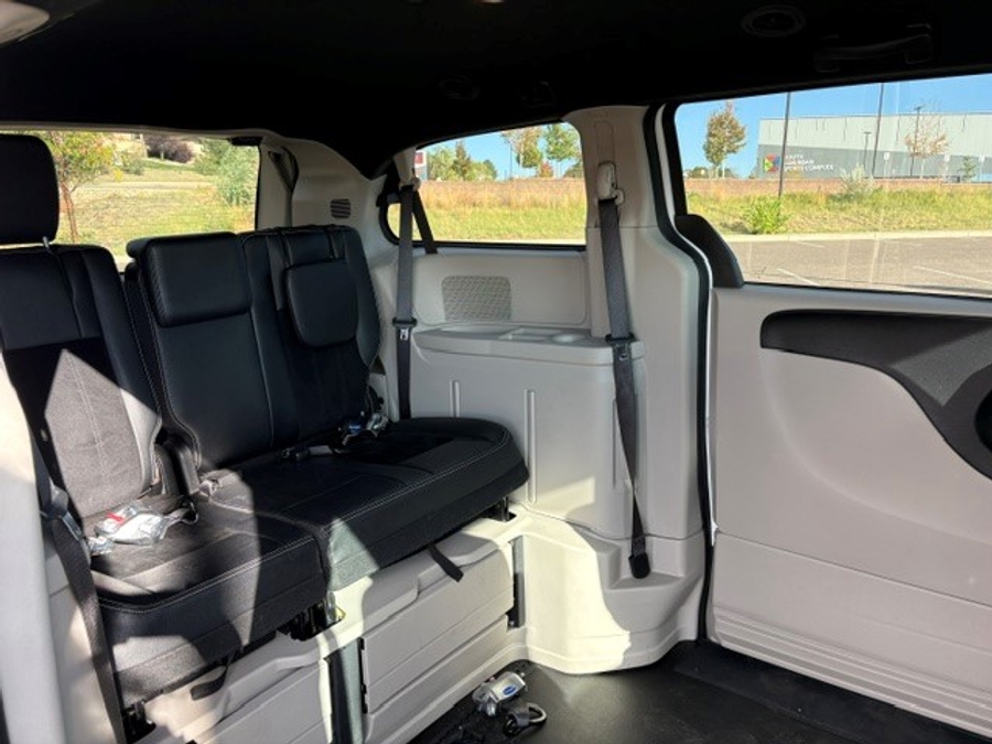 PRE OWNED 2017 Dodge Grand Caravan SXT