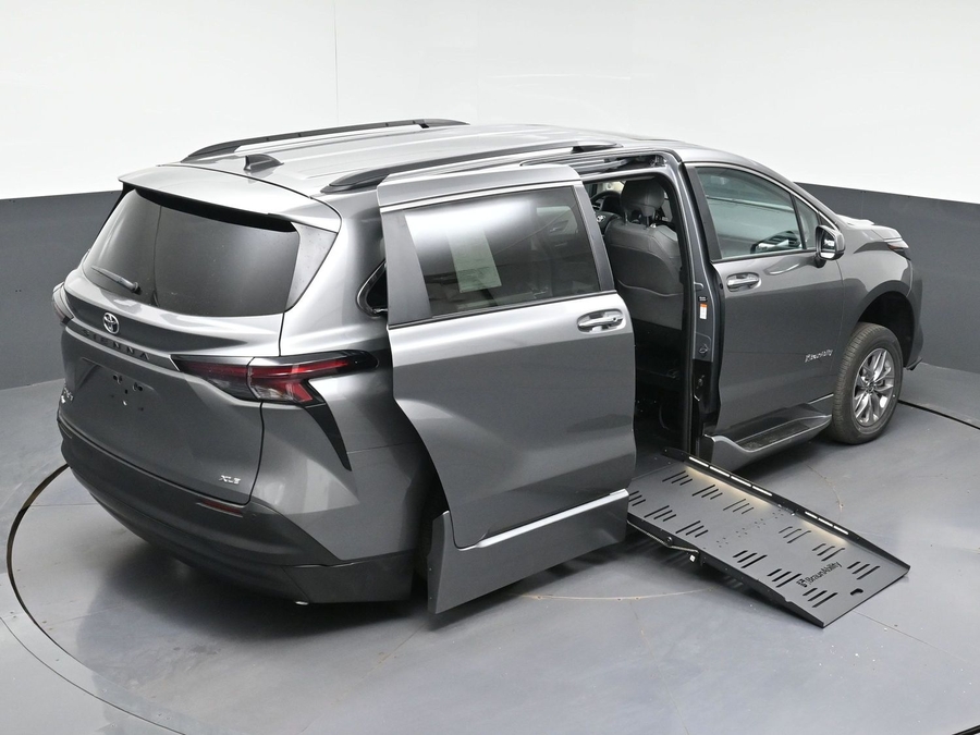New 2026 Toyota Sienna XLE Add