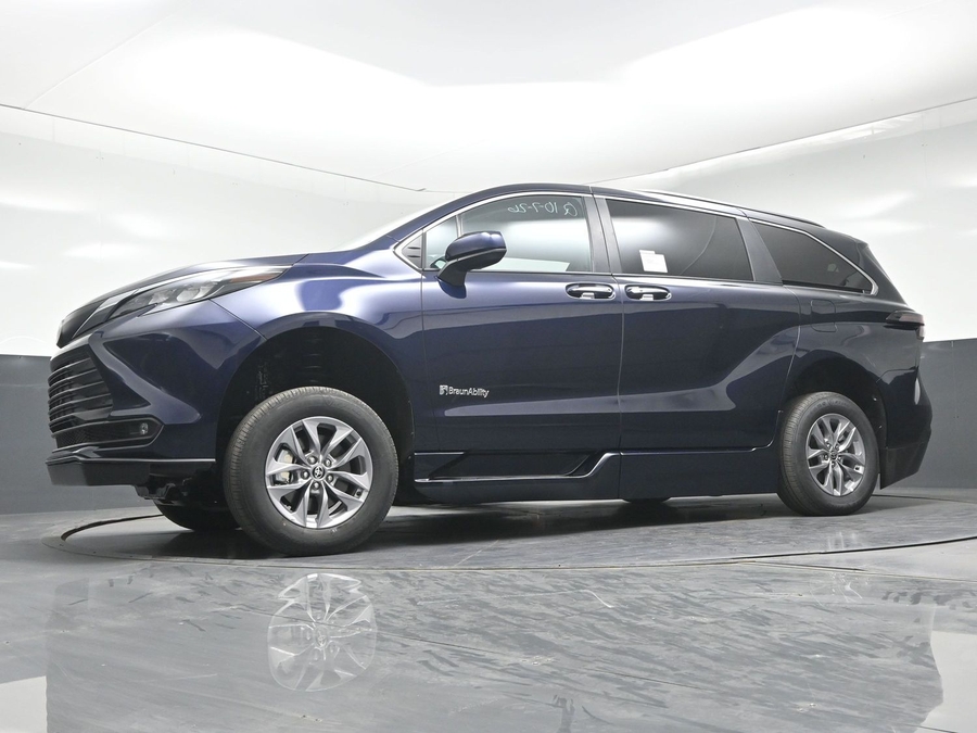 New 2026 Toyota Sienna XLE Base