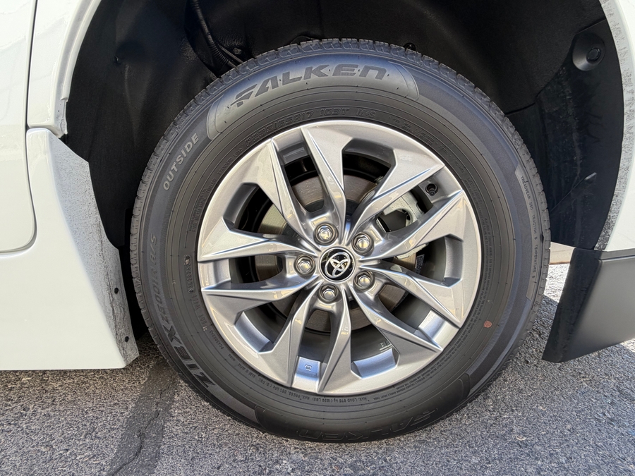 PRE OWNED 2026 Toyota Sienna XLE