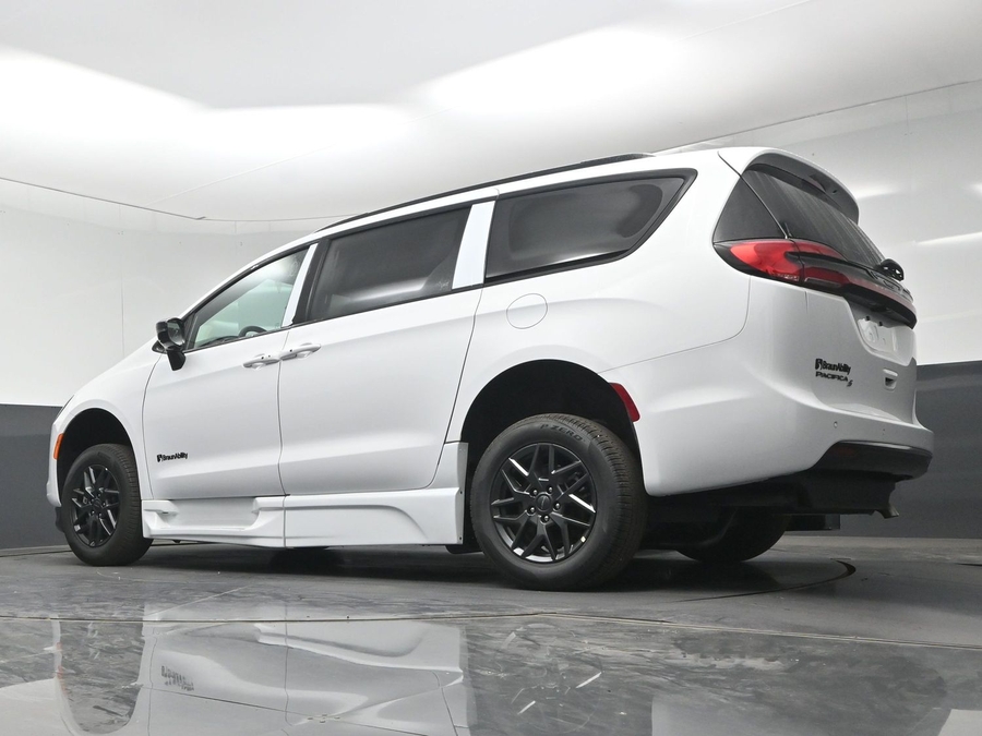 New 2027 Chrysler Pacifica Select Sport