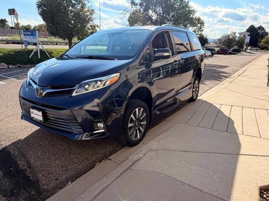 PRE OWNED 2018 Toyota Sienna XLE