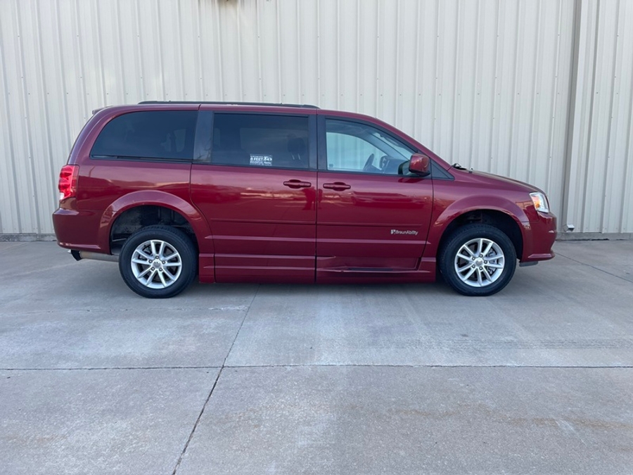PRE OWNED 2016 Dodge Grand Caravan SXT