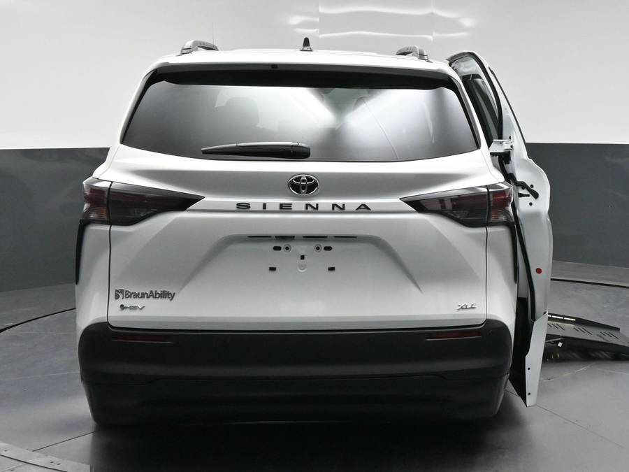 New 2026 Toyota Sienna XLE Base