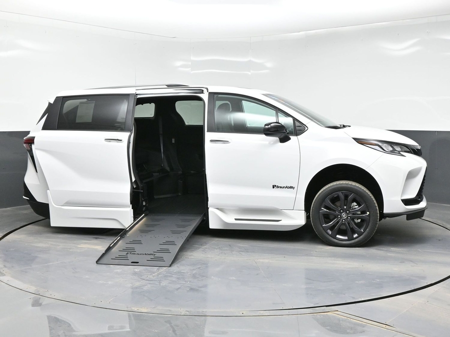 New 2026 Toyota Sienna XSE Sport