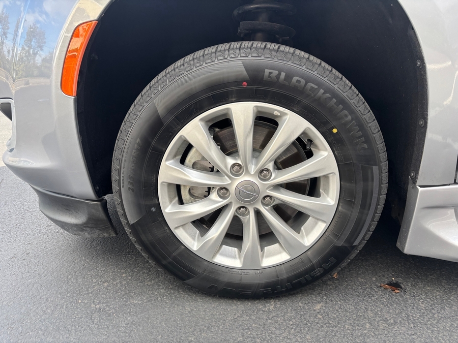 PRE OWNED 2018 Chrysler Pacifica Touring L