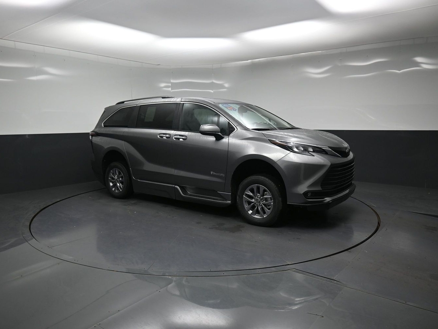 New 2026 Toyota Sienna XLE Base