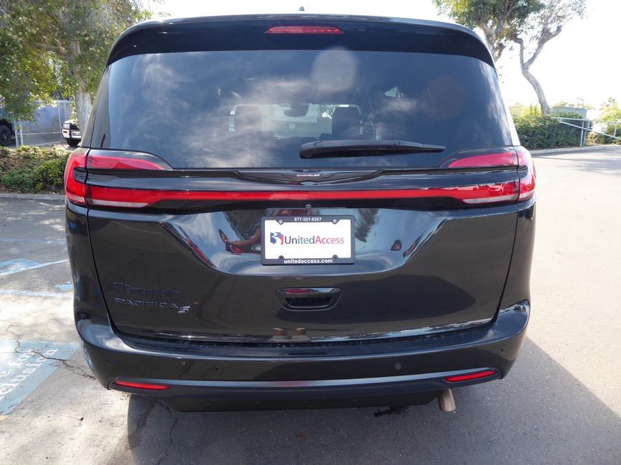 PRE OWNED 2023 Chrysler Pacifica Touring L