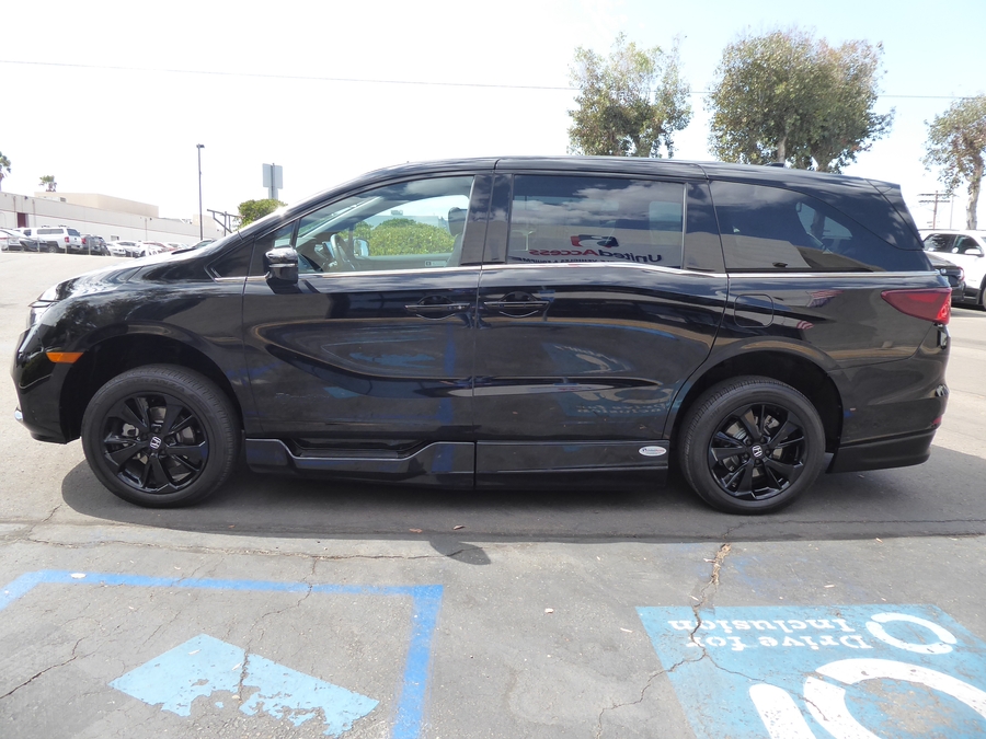 PRE OWNED 2024 Honda Odyssey Sport