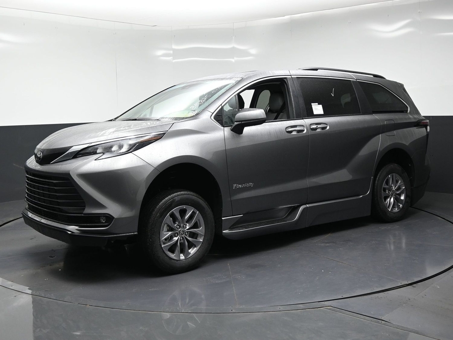 New 2026 Toyota Sienna XLE Base