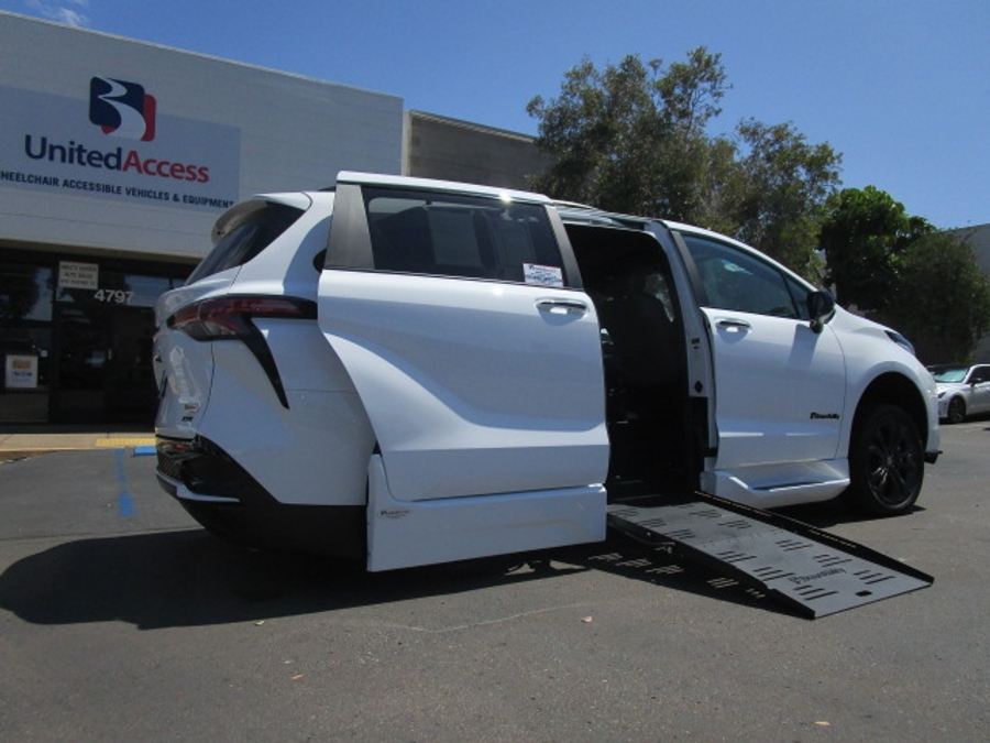 New 2026 Toyota Sienna XSE Sport