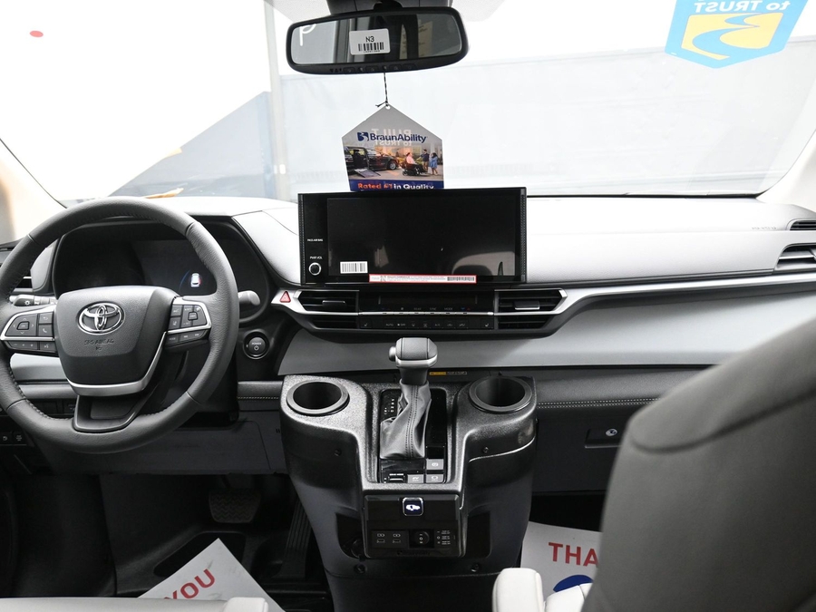 New 2026 Toyota Sienna XLE Base