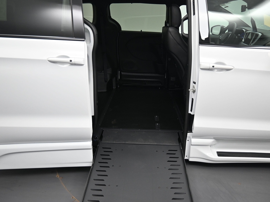 New 2027 Chrysler Pacifica Select Sport