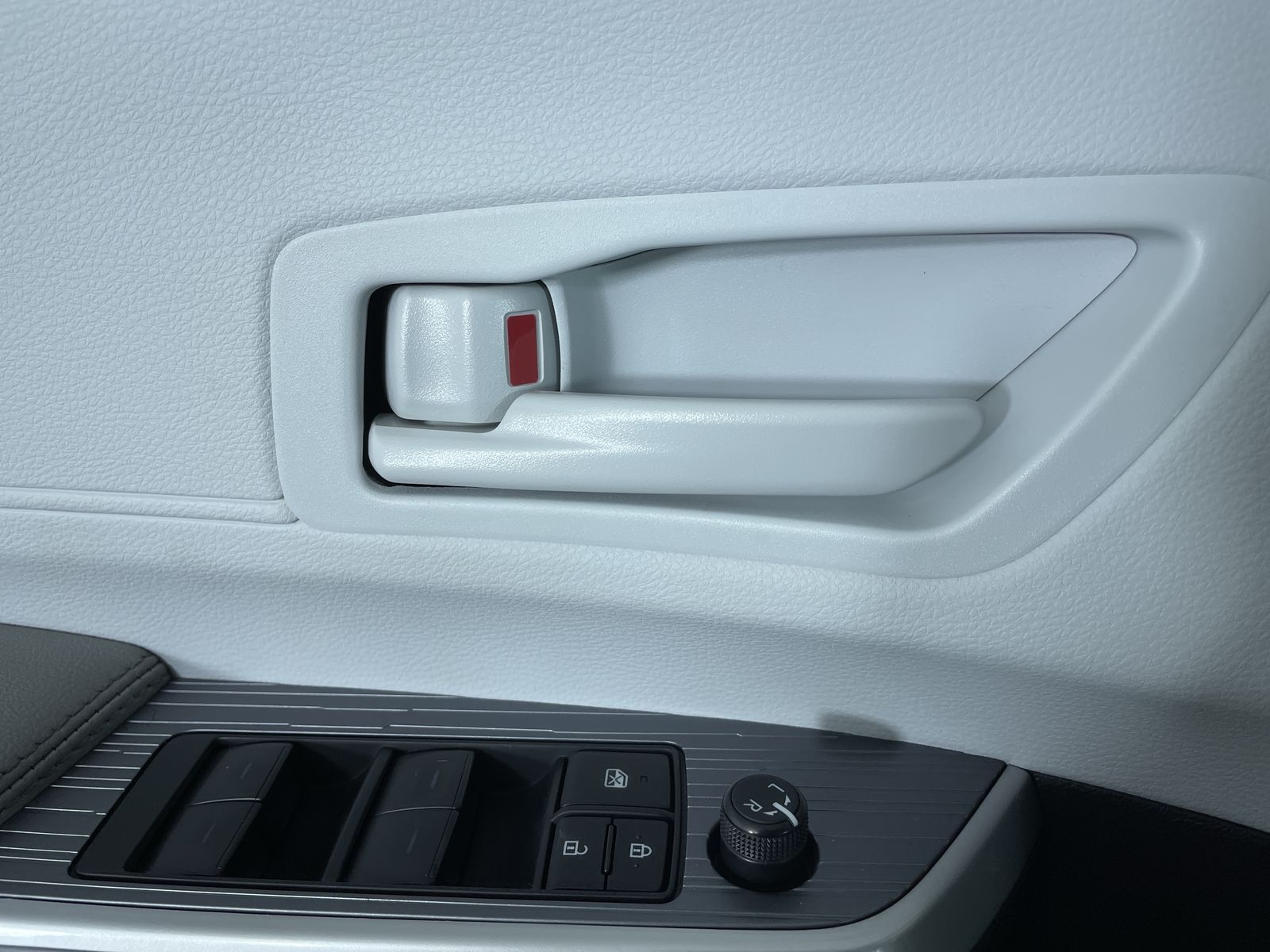 2025 Toyota Sienna LE - Photo 8