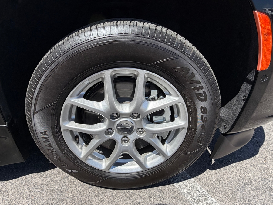 PRE OWNED 2025 Chrysler Pacifica Select