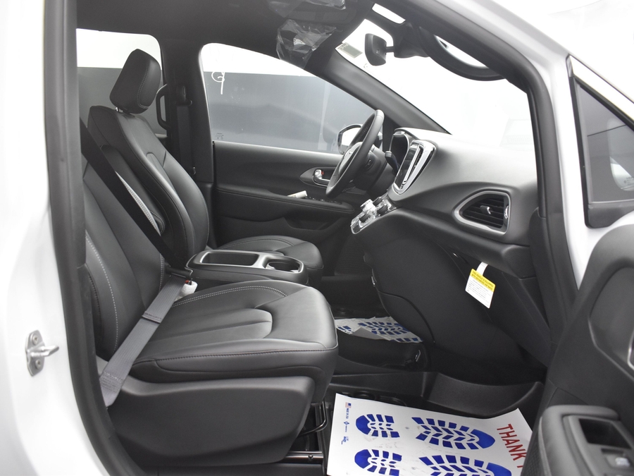 New 2026 Chrysler Voyager LX