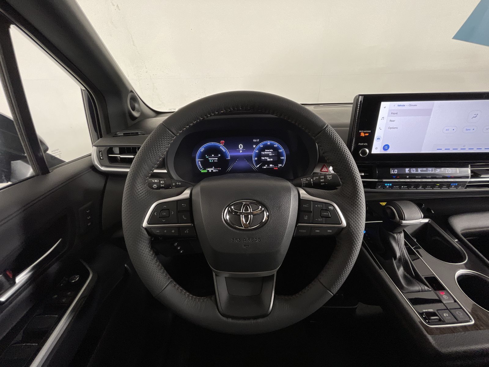 2025 Toyota Sienna Platinum - Photo 11