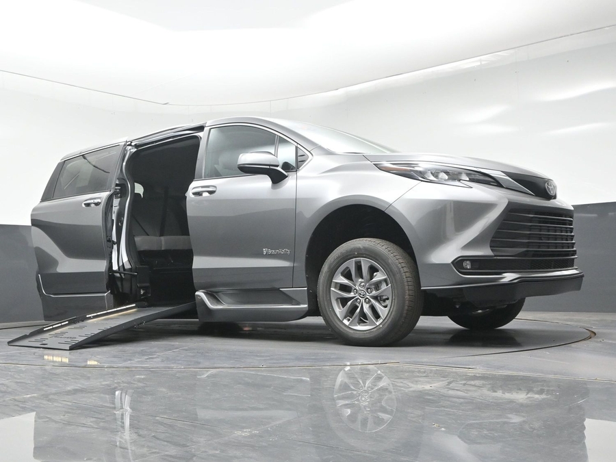 New 2026 Toyota Sienna XLE Add