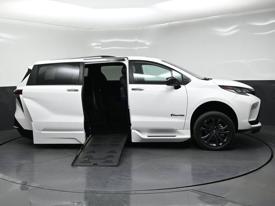 New 2026 Toyota Sienna XSE Sport
