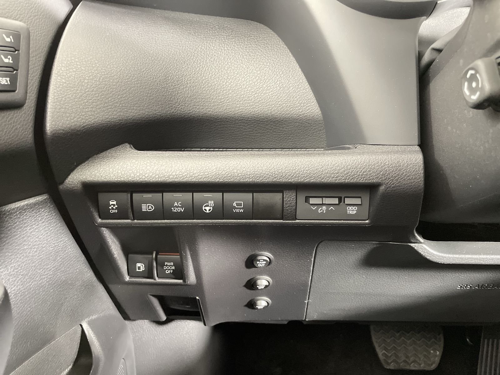 2025 Toyota Sienna Platinum - Photo 9
