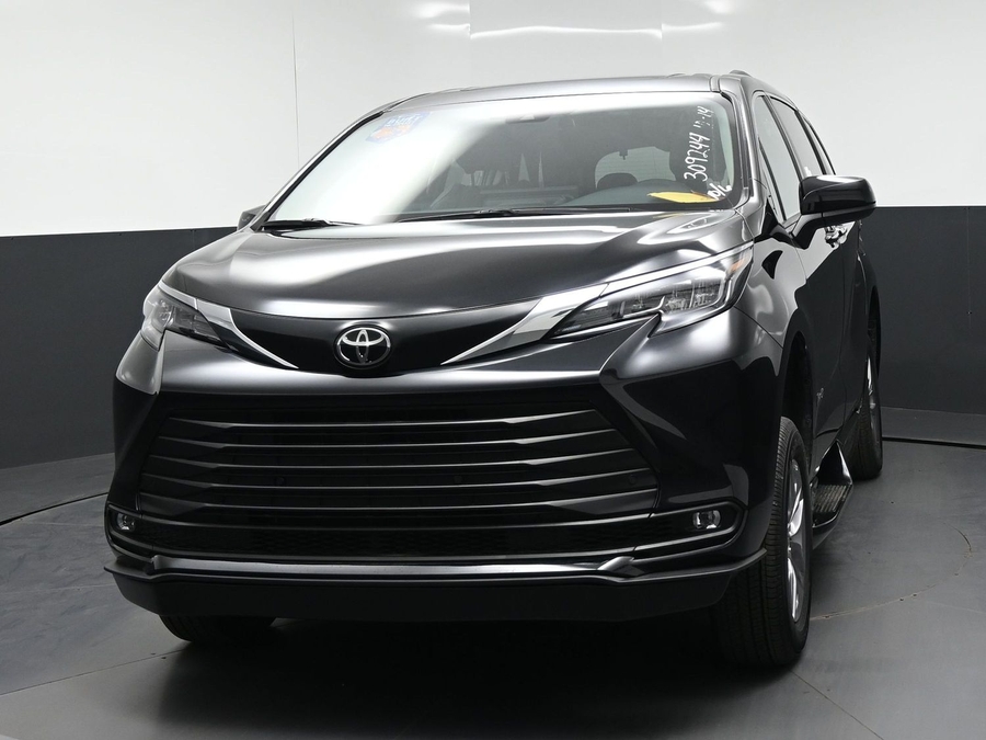 New 2026 Toyota Sienna XLE Base