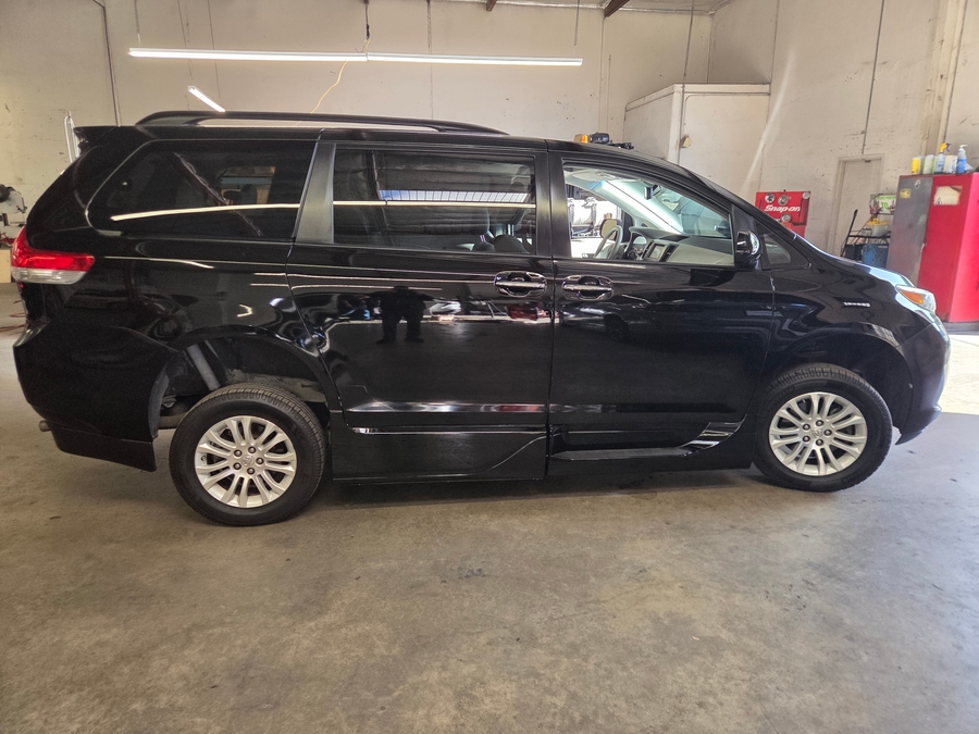 PRE OWNED 2014 Toyota Sienna XLE