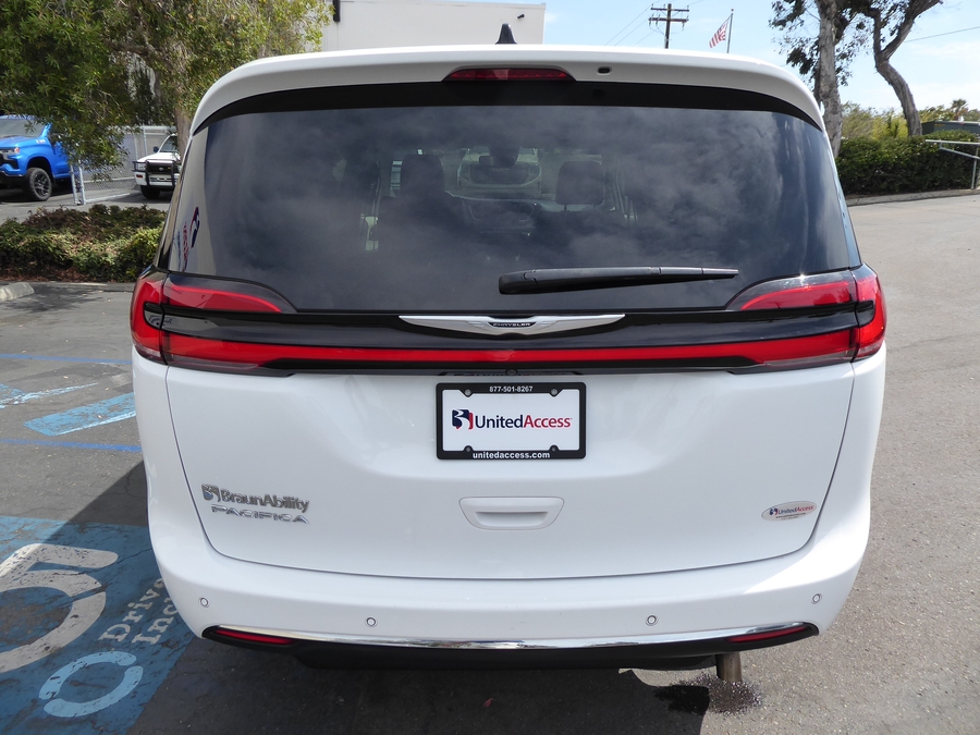 PRE OWNED 2023 Chrysler Pacifica Touring L