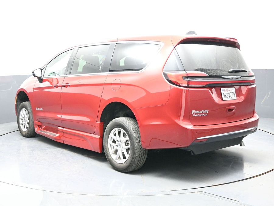 PRE OWNED 2025 Chrysler Pacifica Select
