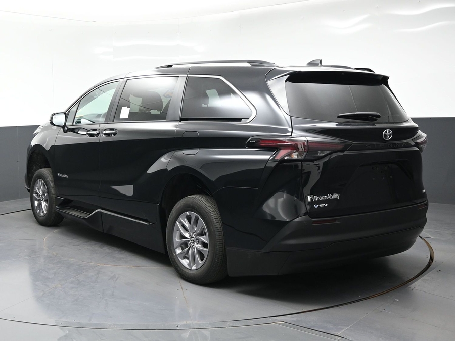 New 2026 Toyota Sienna XLE Base