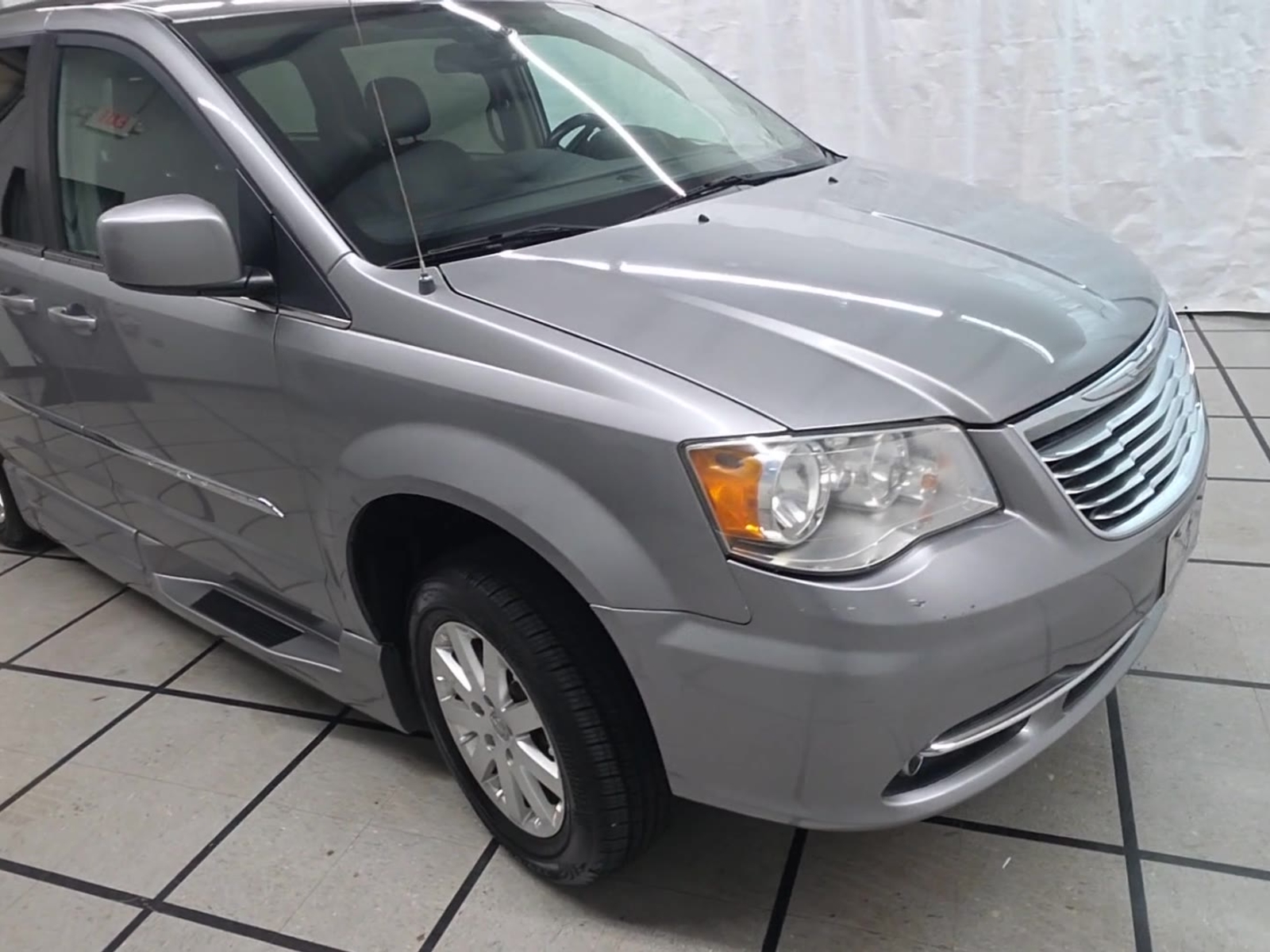 2016 Chrysler Town & Country Touring