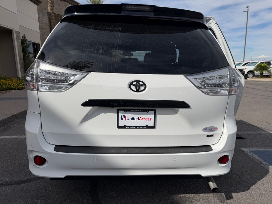 PRE OWNED 2020 Toyota Sienna SE Premium
