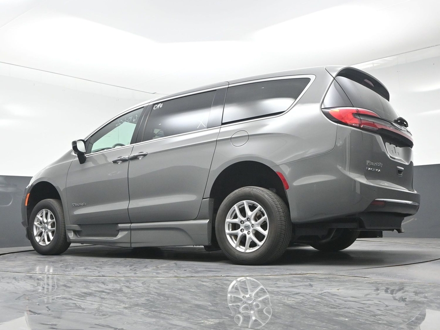 CERTIFIED PRE-OWNED 2025 Chrysler Pacifica Select