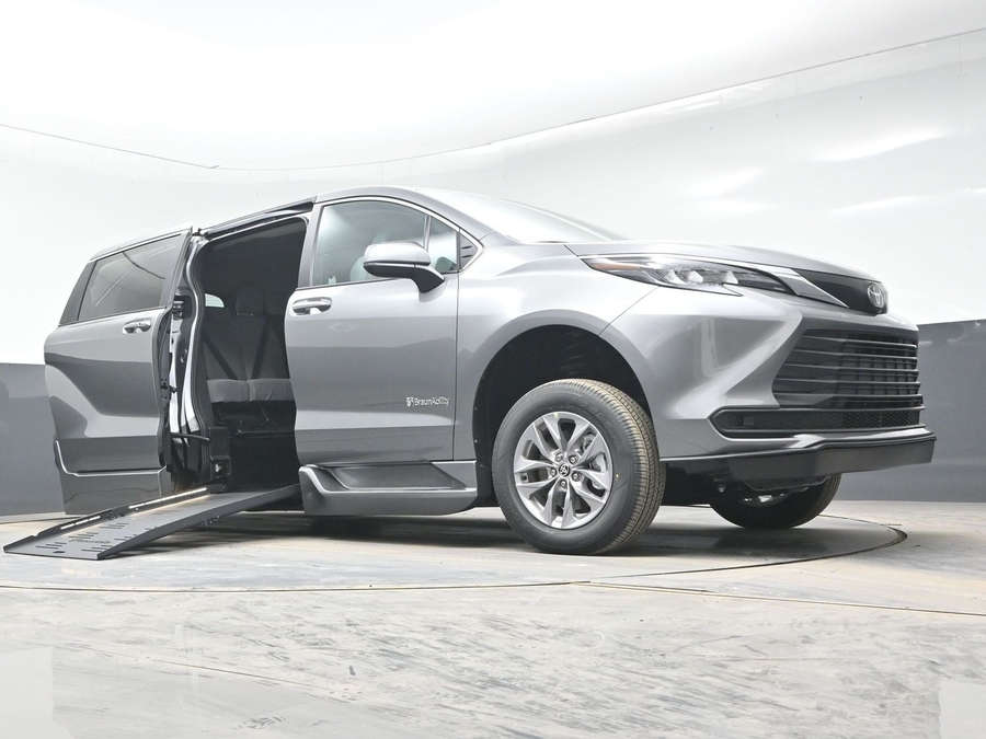 New 2026 Toyota Sienna LE