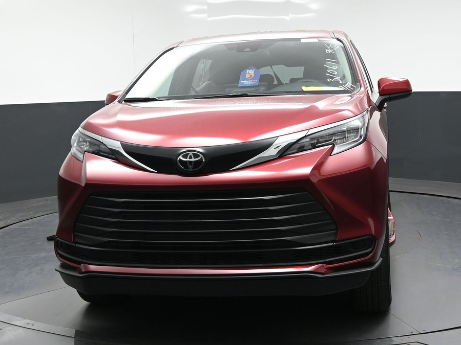 New 2026 Toyota Sienna LE