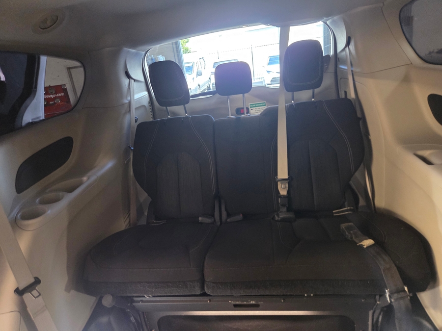 PRE OWNED 2022 Chrysler Voyager LX