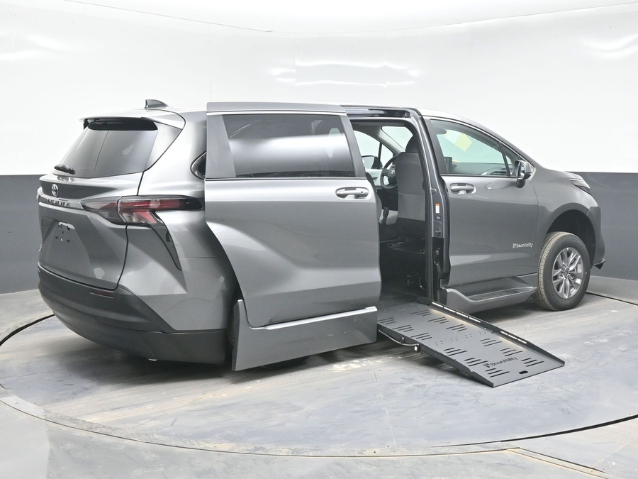 New 2026 Toyota Sienna LE