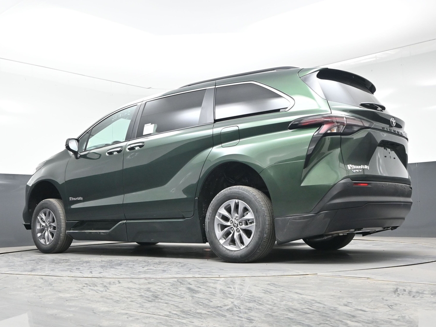 New 2026 Toyota Sienna XLE Base