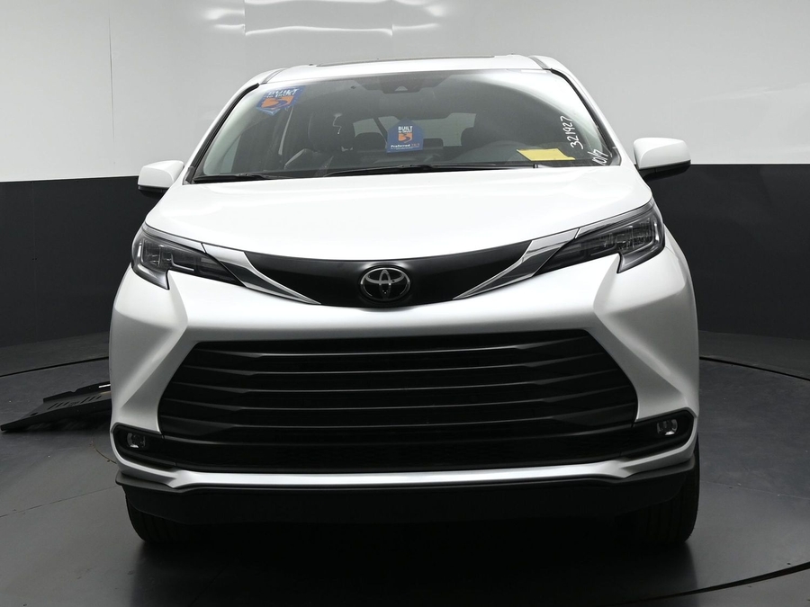 New 2026 Toyota Sienna XLE Base