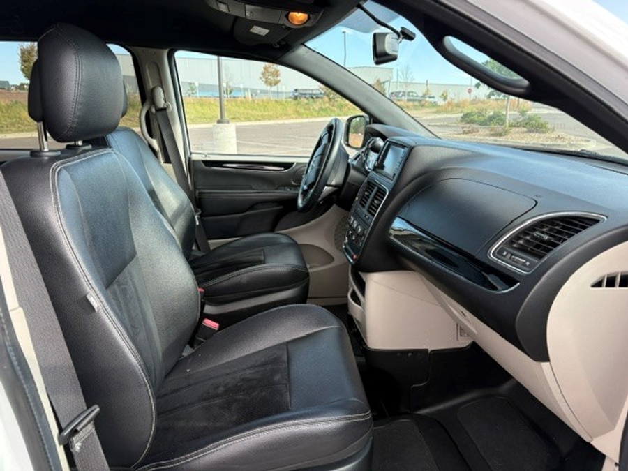 PRE OWNED 2017 Dodge Grand Caravan SXT