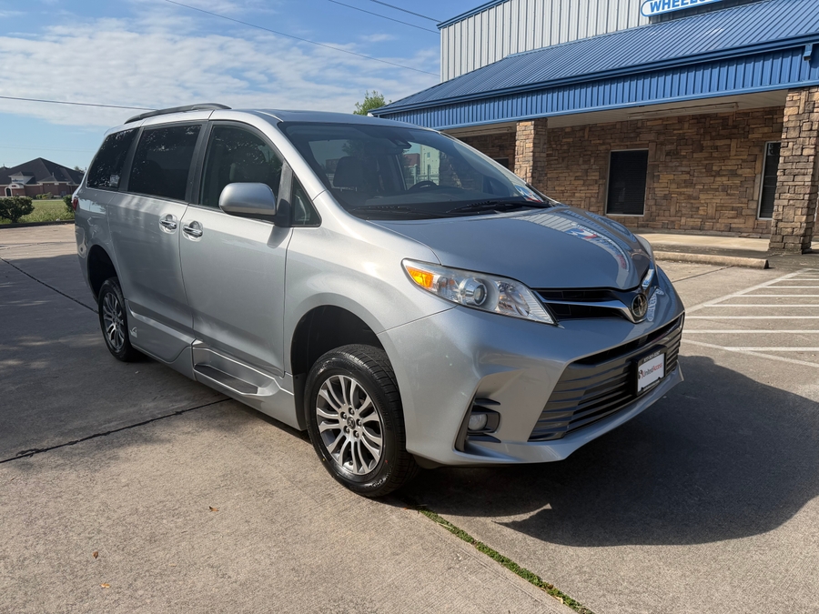 PRE OWNED 2020 Toyota Sienna XLE