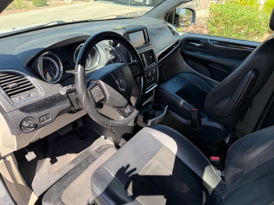 PRE OWNED 2017 Dodge Grand Caravan SXT