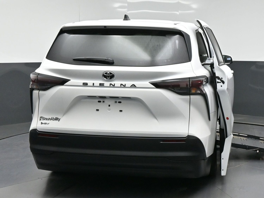 New 2026 Toyota Sienna LE