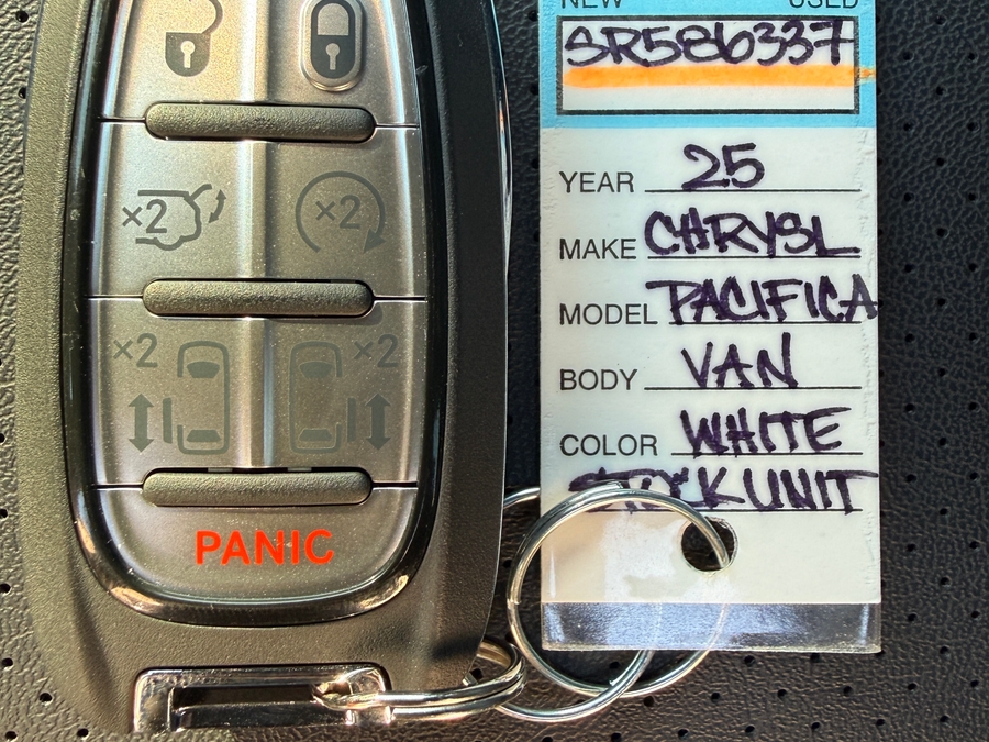 PRE OWNED 2025 Chrysler Pacifica Select Safety