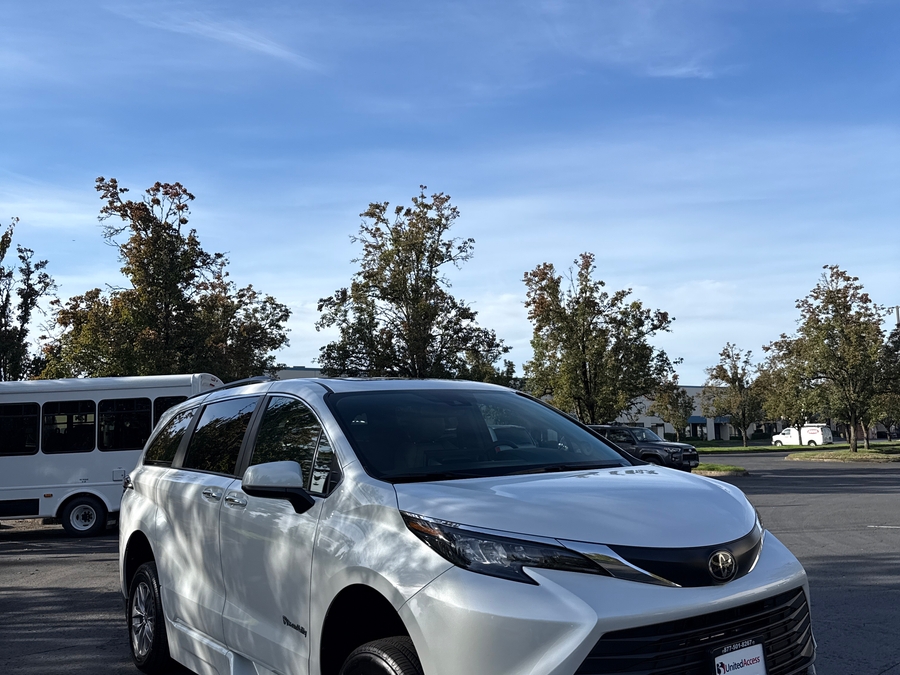 PRE OWNED 2026 Toyota Sienna XLE Add