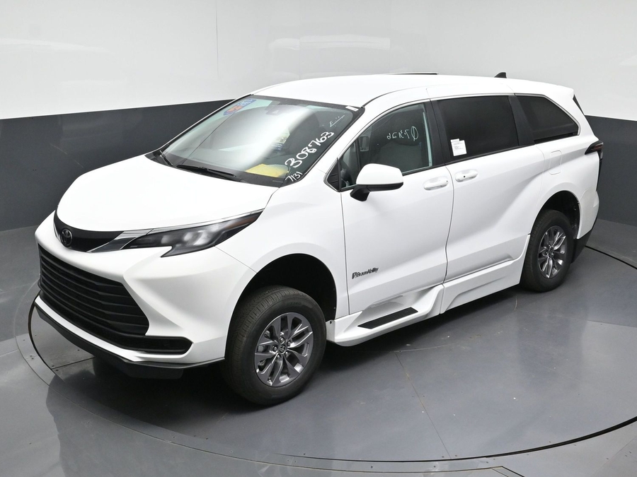 New 2026 Toyota Sienna LE