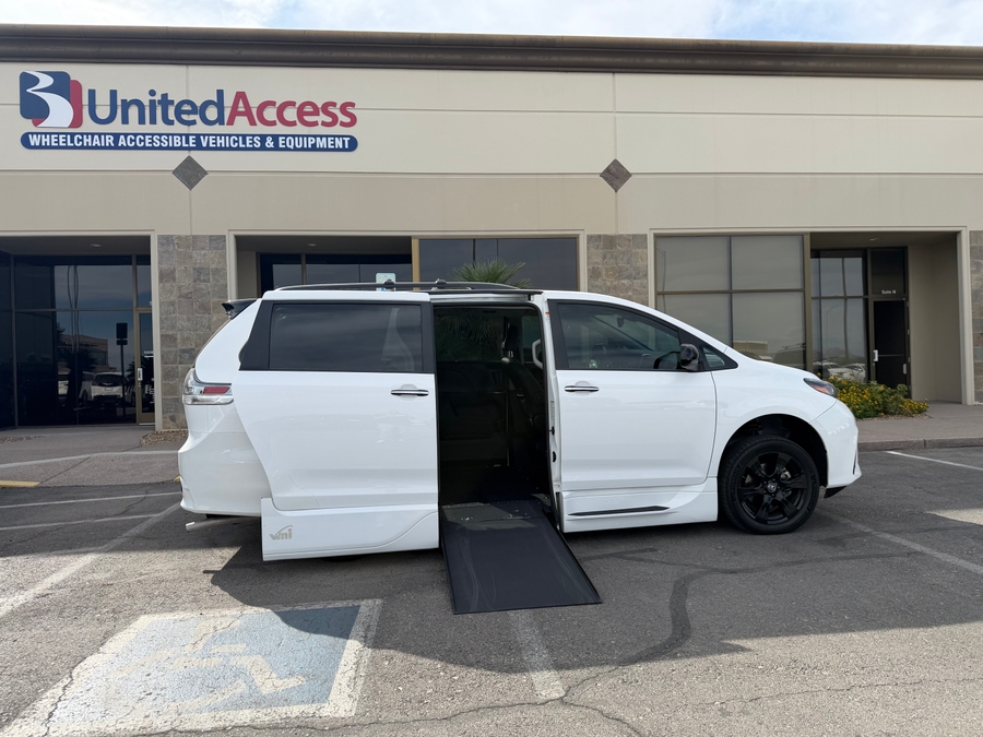 PRE OWNED 2020 Toyota Sienna SE Premium